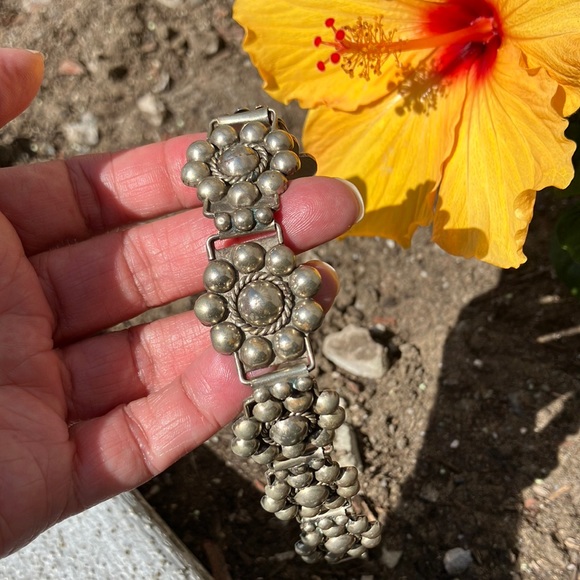 Incredible Vintage Concho Blossom Bracelet 8.5 inches - Picture 6 of 16